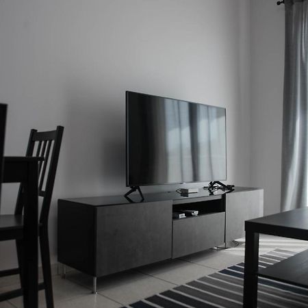 Renovated One Bedroom Apartment In Paphos With Pool المظهر الخارجي الصورة