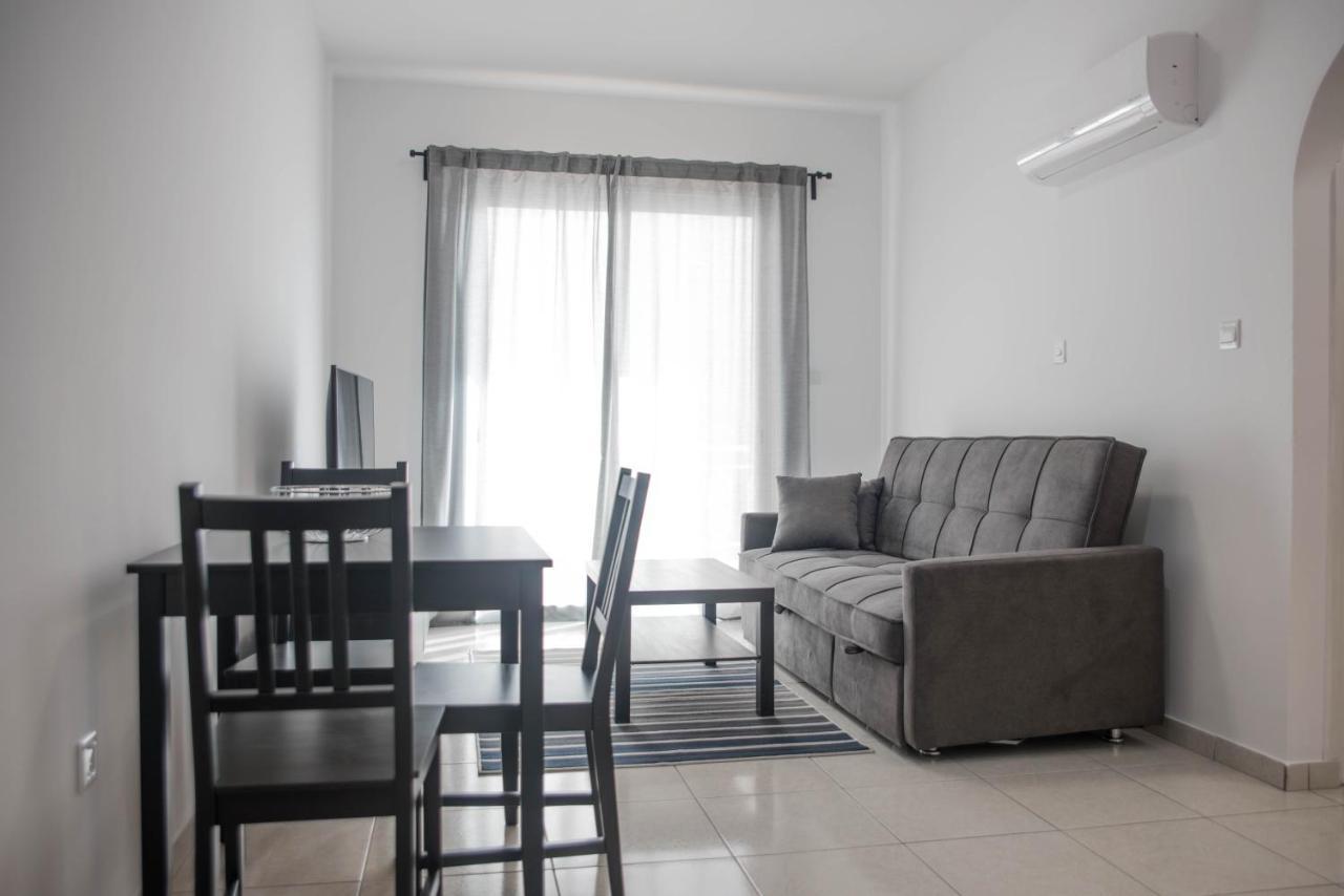 Renovated One Bedroom Apartment In Paphos With Pool المظهر الخارجي الصورة