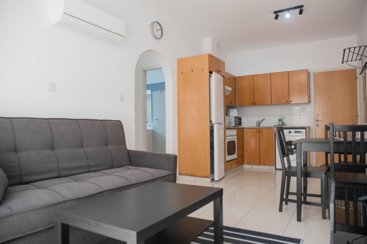 Renovated One Bedroom Apartment In Paphos With Pool المظهر الخارجي الصورة