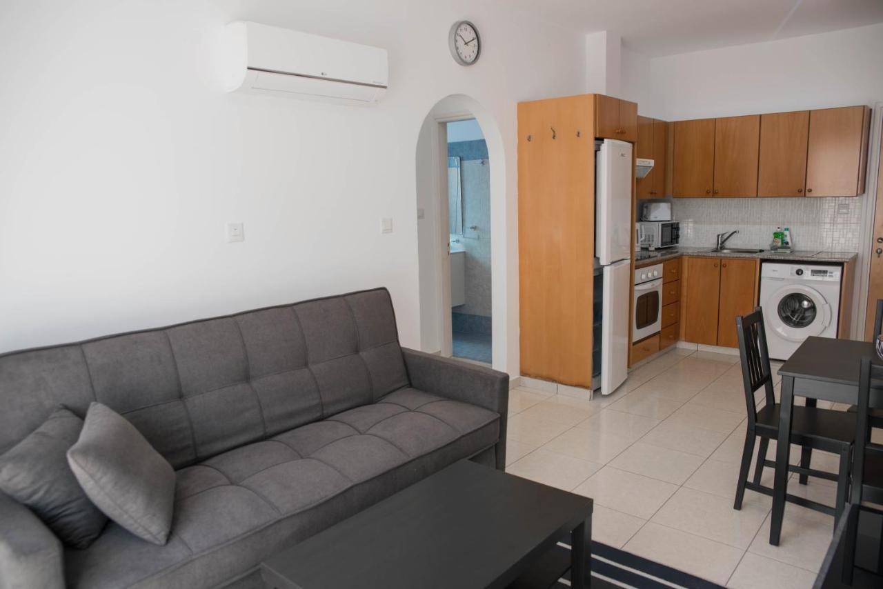 Renovated One Bedroom Apartment In Paphos With Pool المظهر الخارجي الصورة